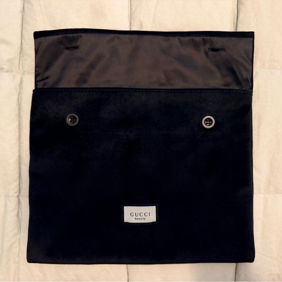 Gucci Beauty Black Velvet Makeup Pouch - Picture 2 of 5